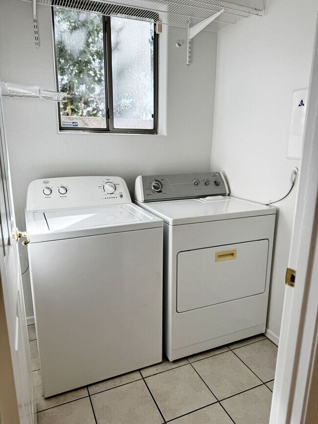 Building Photo - ABSOLUTELY STUNNING 4BR 2.5BA, OVER 2100SQFT, COMMUNITY POOL, CHANDLER