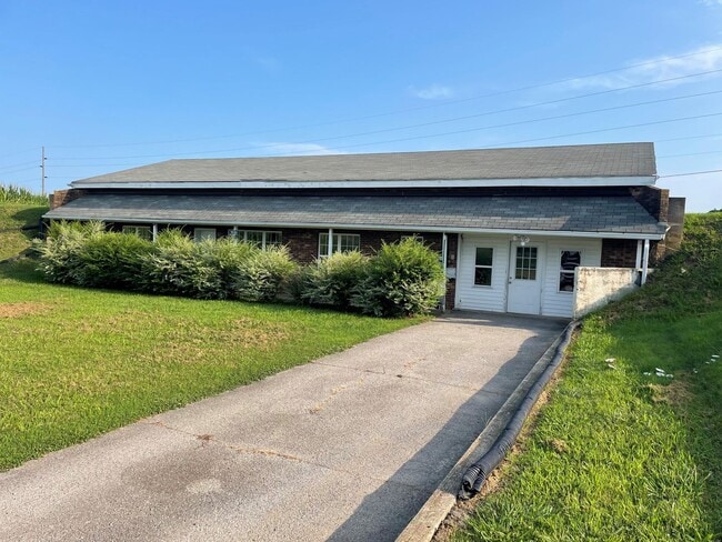 Primary Photo - 3 BD 2 BA BRICK HOUSE!