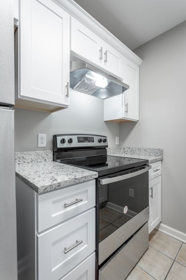 Building Photo - 2 Bedroom, 2 Bath townhome in East Brainerd!
