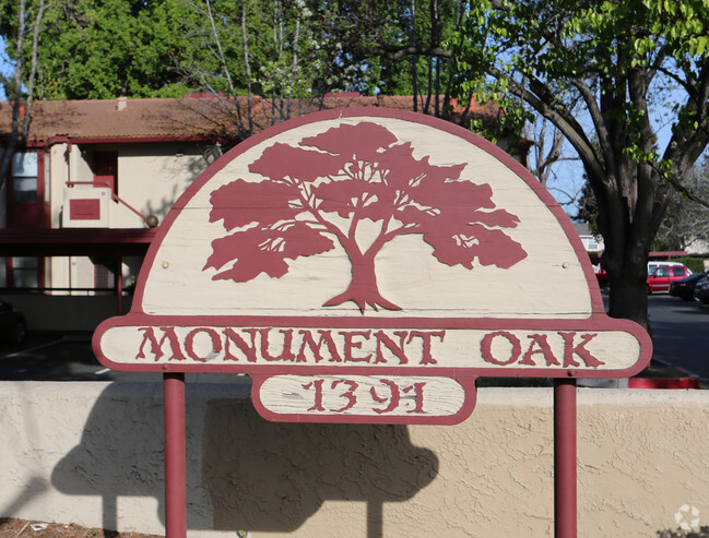 Building Photo - Monument Oaks