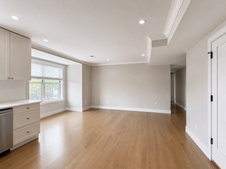Building Photo - 13 Greylock Rd