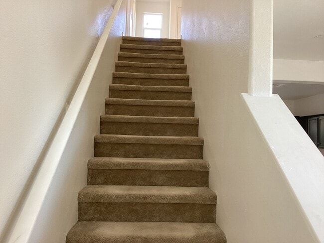 Building Photo - 1587 Etchings Way