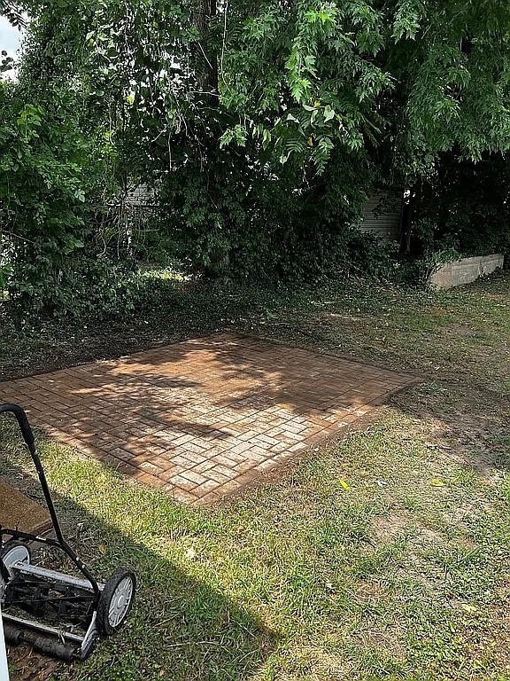 Building Photo - 113 E Velma Ave