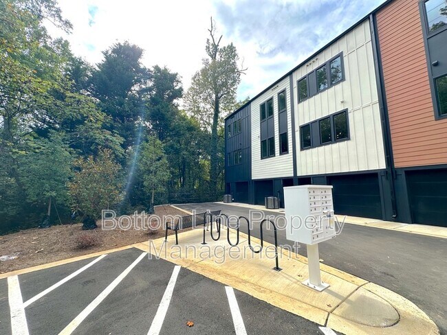 Building Photo - 1358 Briar Creek Rd