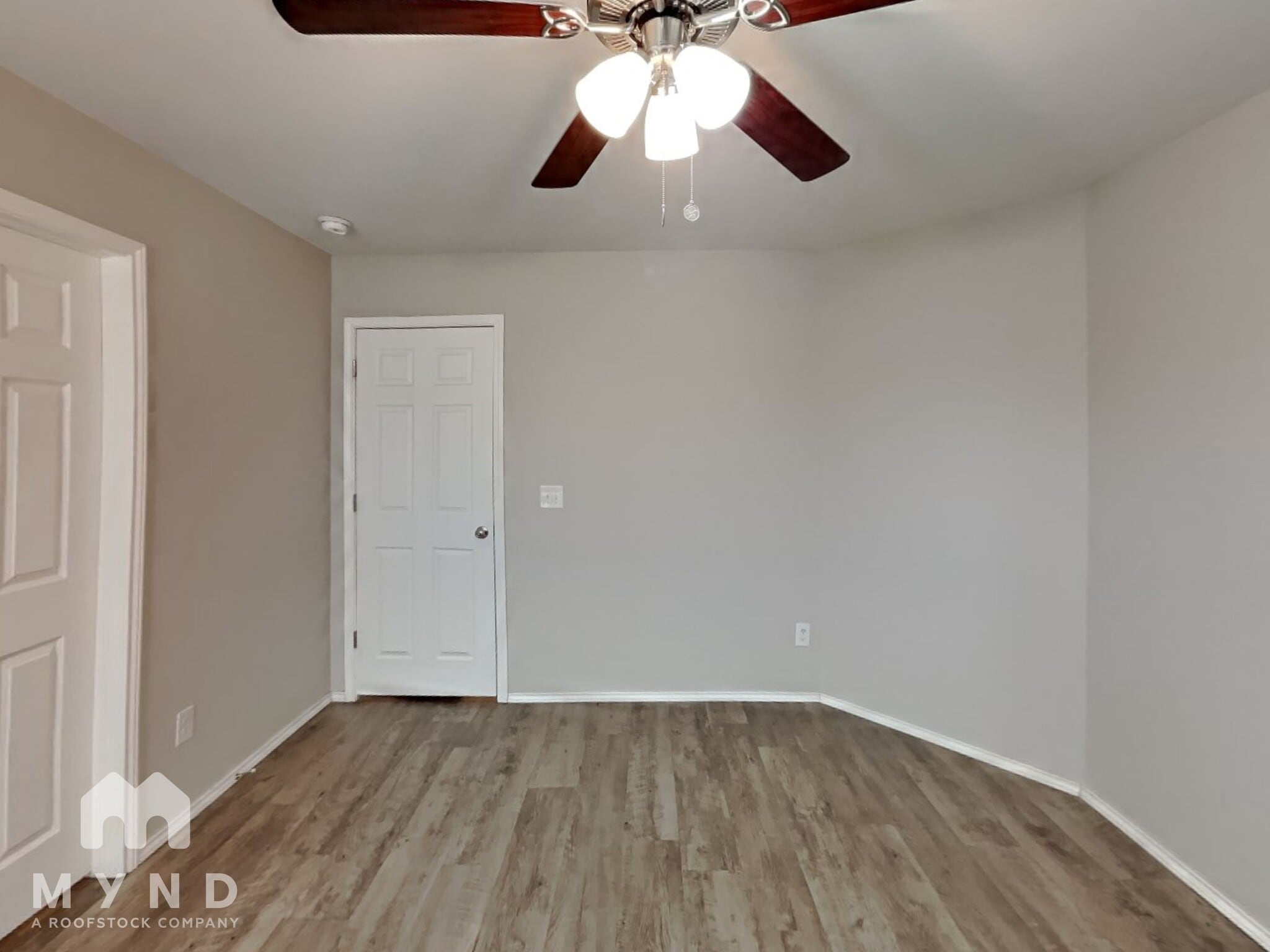 Building Photo - 726 W Lola Dr