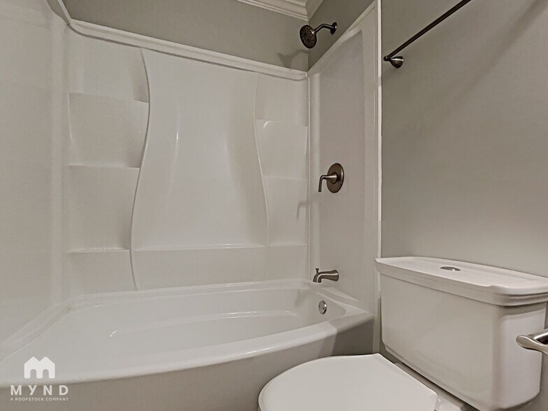 Building Photo - 4811 McAlpine Ln