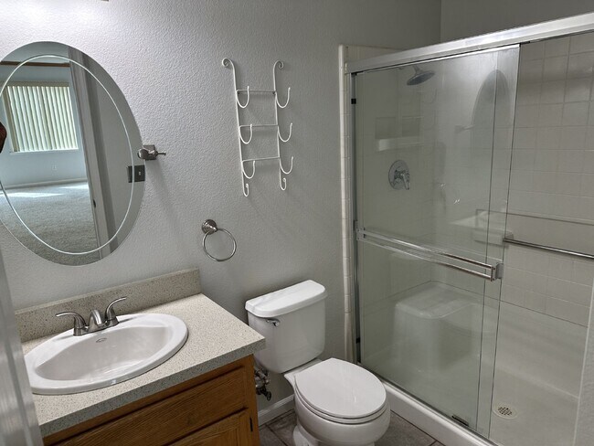 Building Photo - Beautiful 4 Bed/3 Bath Tracy Home with Pool and Fresh Paint