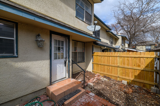 Back Door - 7145 Fair Oaks Ave