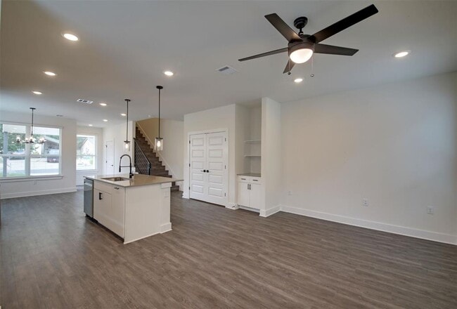 Building Photo - 2009 Iroquois Ln