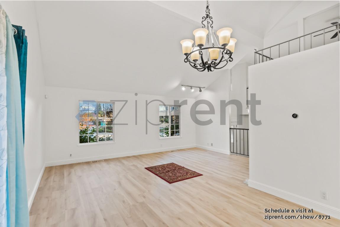 Building Photo - 2025 Park Royal Dr