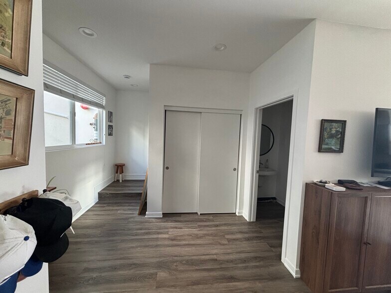 Building Photo - 1260 E Santa Clara St