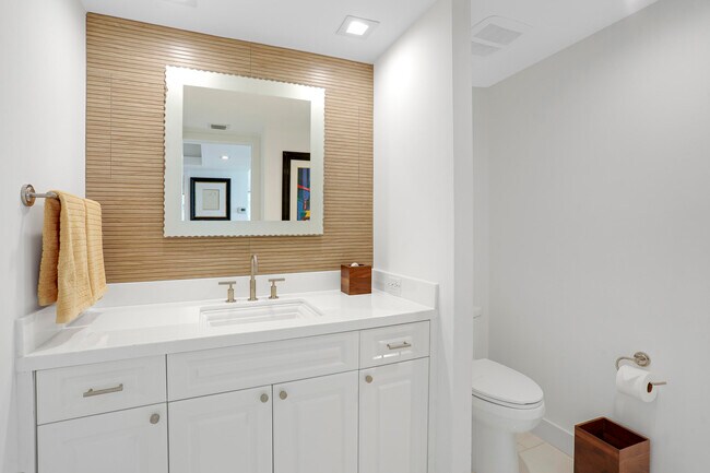 Building Photo - 3300 S Ocean Blvd