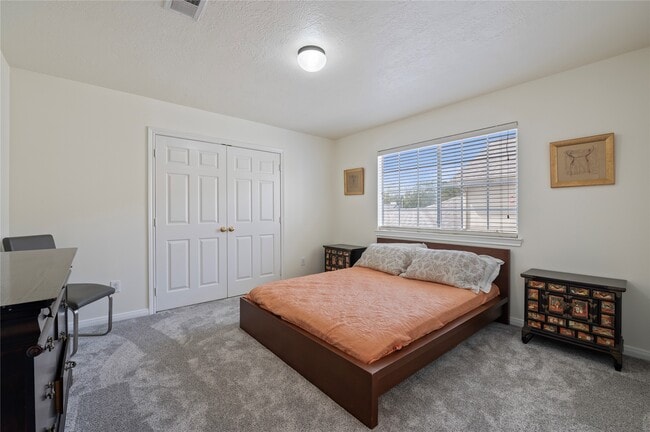Building Photo - 2060 Glencove Dr