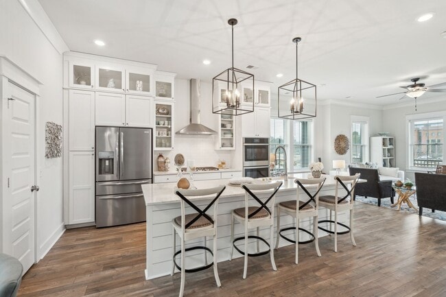 Building Photo - 2/4 Townhome in Midtown Located in Mt. Pleasant!