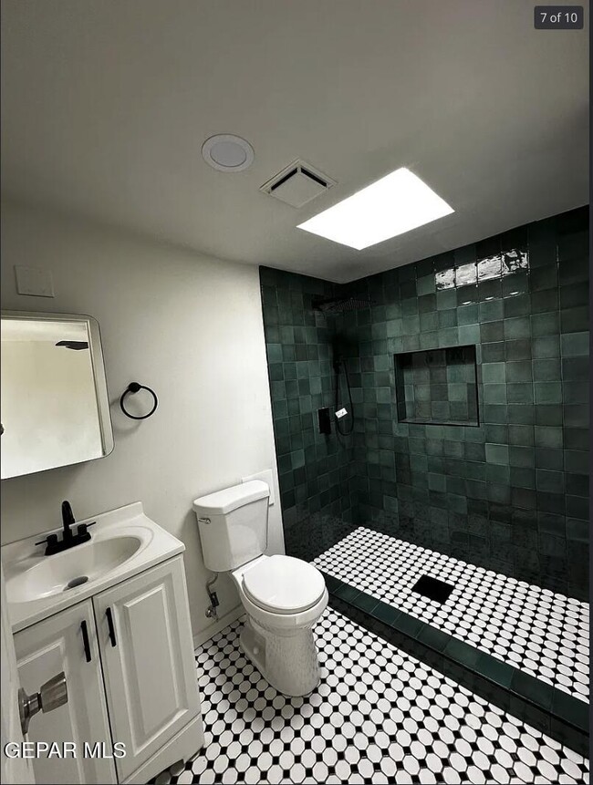 Building Photo - 2721 Sacramento Ave