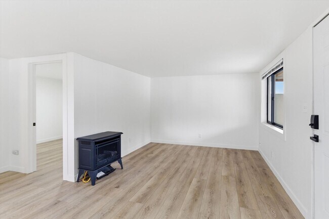 Building Photo - 221a Cedar Ave