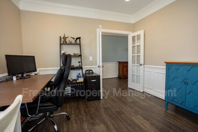 Building Photo - 2425 Morgans Point Dr