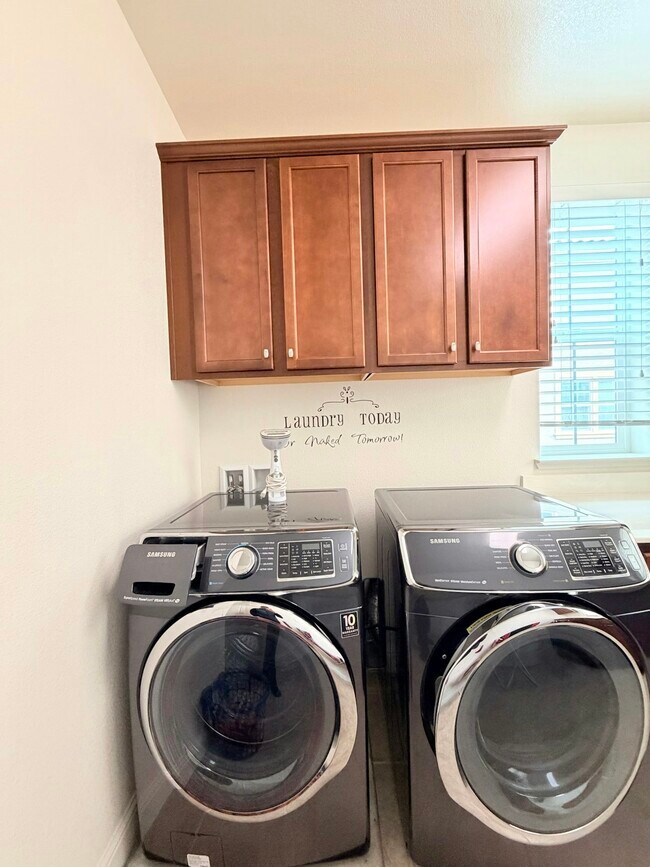 Building Photo - 3138 Vittoria Loop