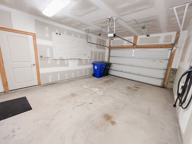 Building Photo - 1028 Bowman Woods Dr