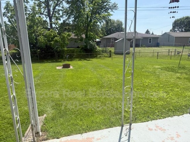 Building Photo - 285 Parkview Dr