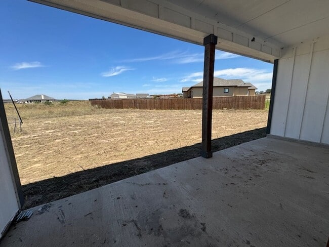 Building Photo - Super Nice Beautiful  3 bedroom 2 bath- In La Vernia with Over .43 acres