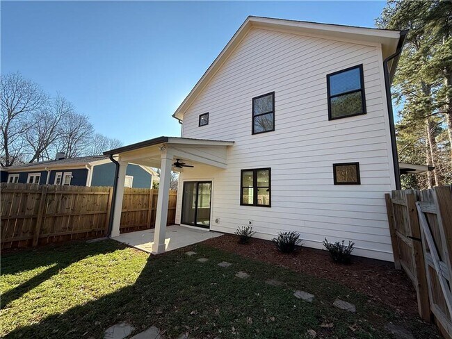 Building Photo - 2936 Cherokee Rd