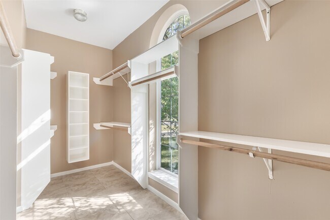 Building Photo - 16222 Rutley Cir