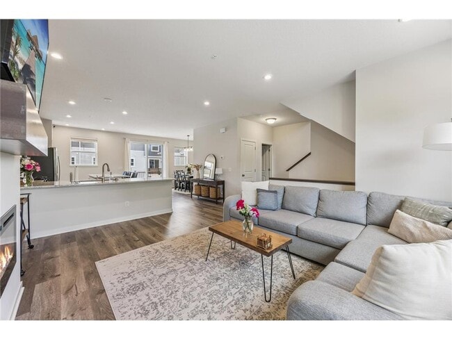 Building Photo - 2223 Gateway Curv