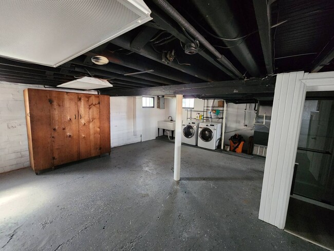 Building Photo - Newly Renovated 3-Bedroom Property in Prim...