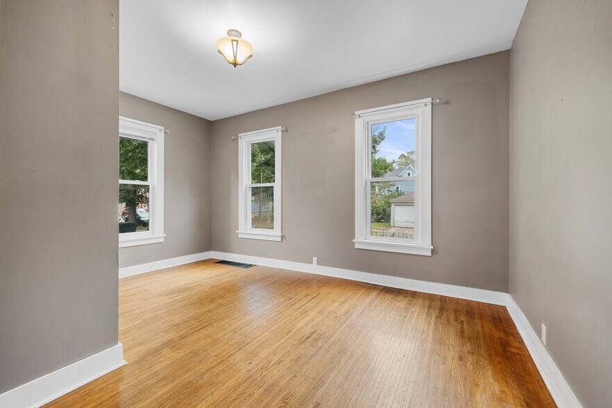 Building Photo - 253 Benton St