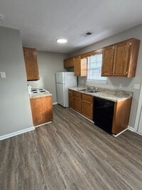 Building Photo - 211 Aqueduct Dr