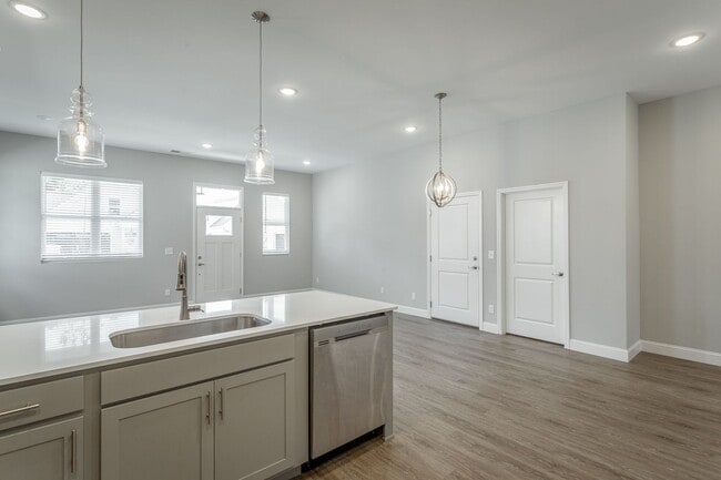 Building Photo - Modern 3 Bedroom Home in Red Bank