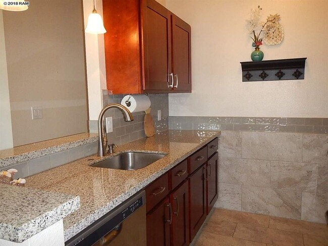 Building Photo - Keonekai Villages Furnished Upstairs 2 bedroom, 1.5 bathroom unit, with 2 parking spaces