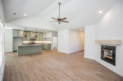 Building Photo - 924 Parker Ln