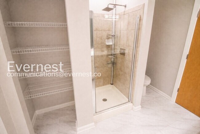 Building Photo - Chic 1 Bed, 1 Bath Condo with Carport/ Available Now!