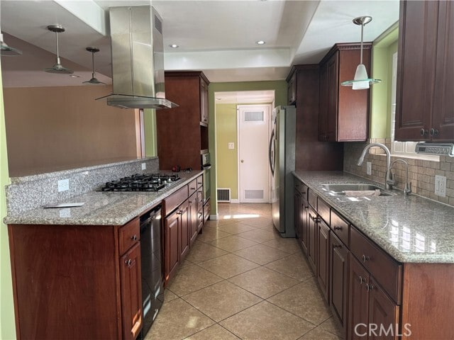 Building Photo - 12871 Russell Ave