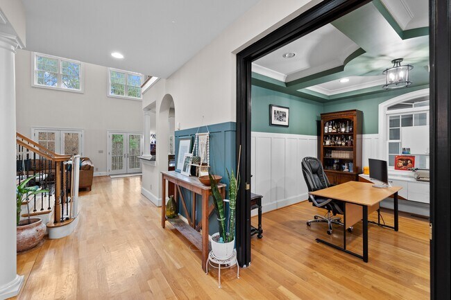 Building Photo - 11 Grey Oak