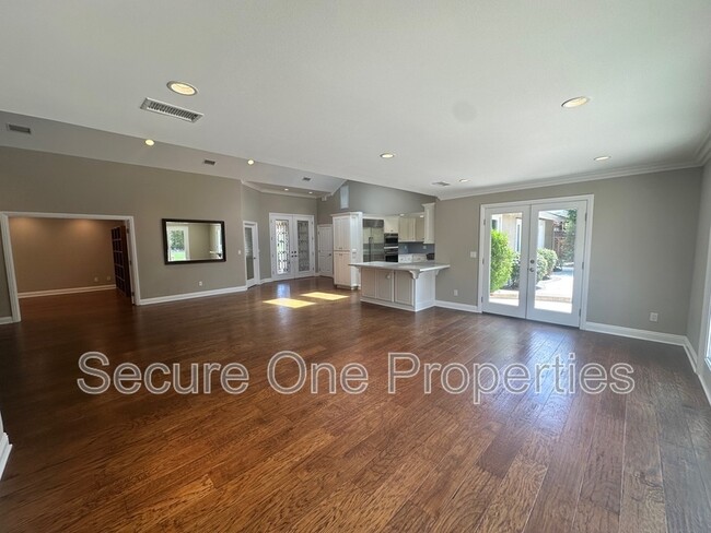 Building Photo - 1695 Berkshire Dr