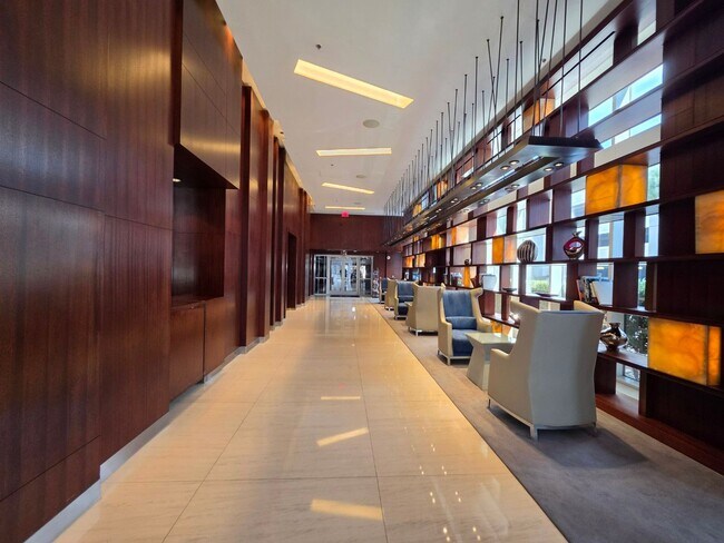 Building Photo - Fantastice High Rise with Full City Views!