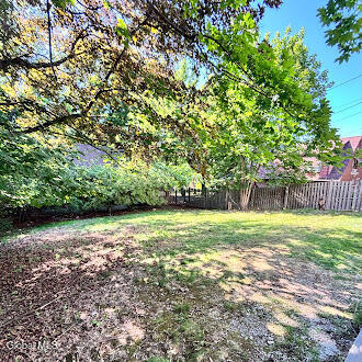 Building Photo - 2121 Burdett Ave