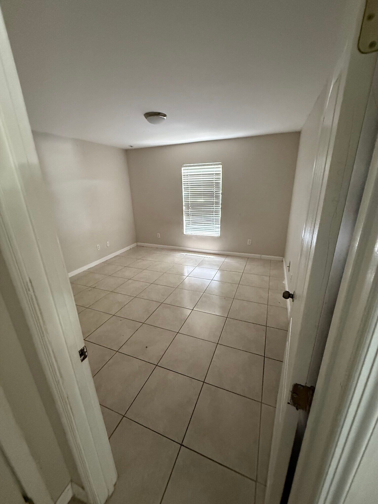 Building Photo - 689 Foxchase Dr