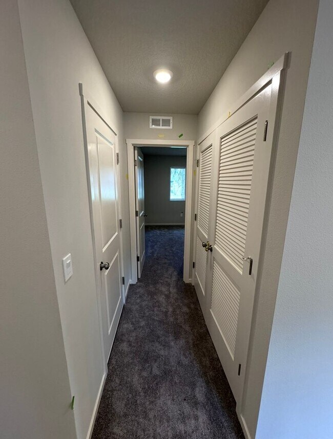 Building Photo - Must See 3 Bedroom with Fenced Yard!