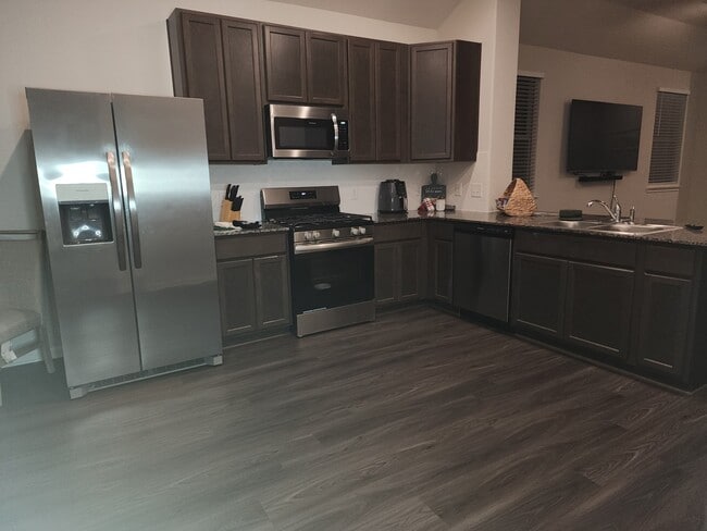 Building Photo - 3085 Arrow Wood Dr