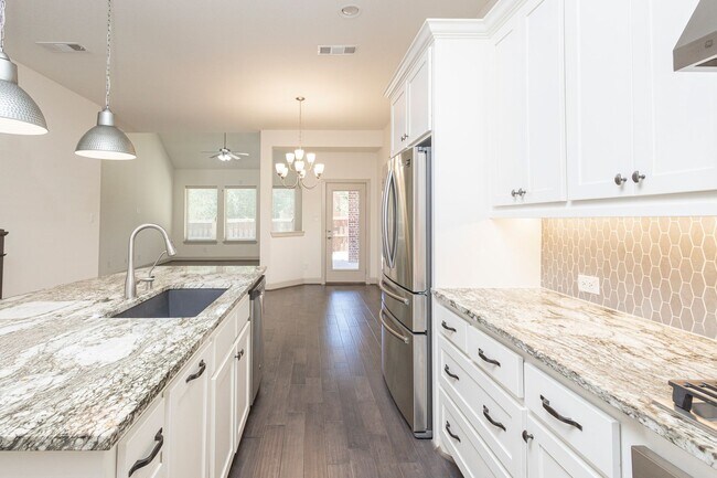 Building Photo - This house offers beautiful open floor plan with high ceilings and lots of natural light.