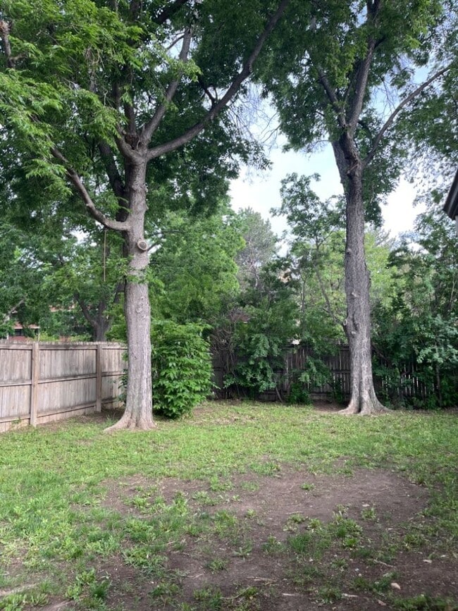 Building Photo - STUDENTS WELCOME! 4 Bed 2 Bath House 1 Block North of CSU