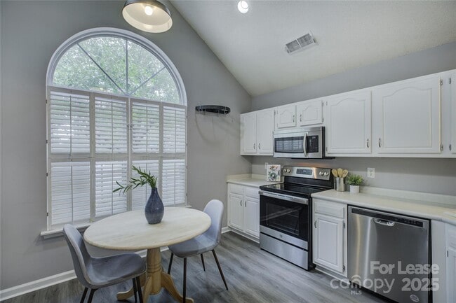 Building Photo - 9014 Roseton Ln