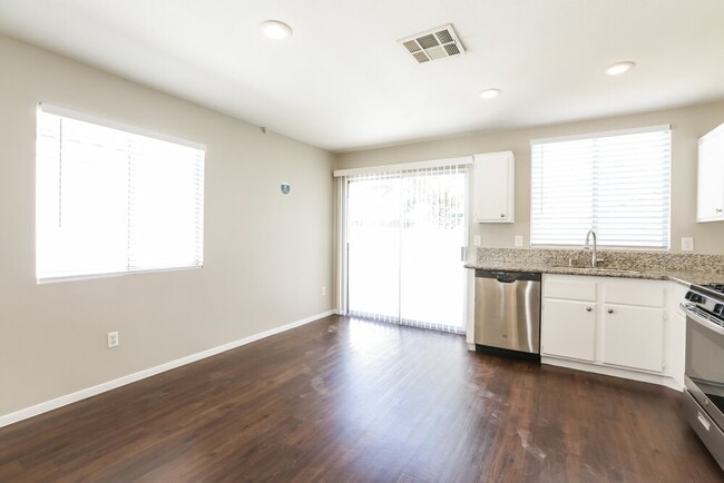 Building Photo - 832 Tollbrook Way