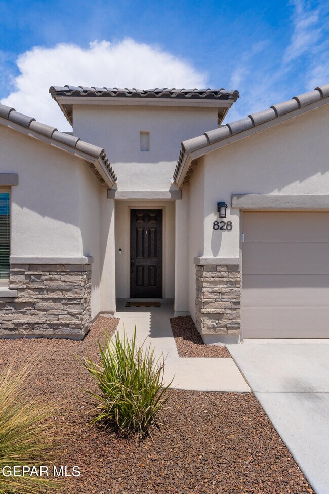 Building Photo - 828 Paseo Solar Dr
