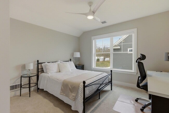 Building Photo - 40 Sage Ln