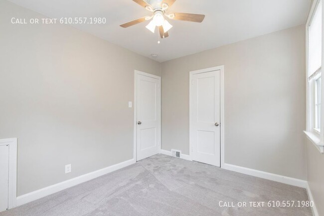 Building Photo - Updated 2 Bedroom 1 Bath, second floor apa...